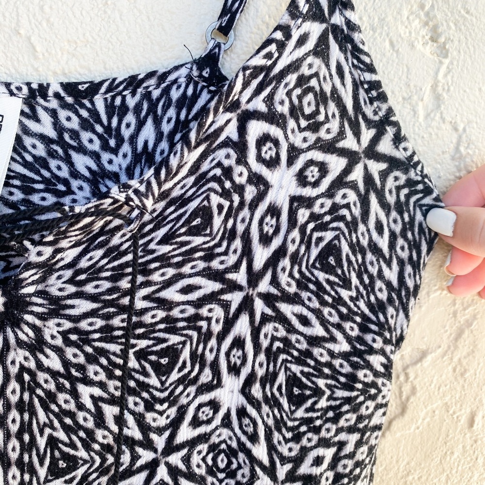 Patterned Tank Top - Picture 5 of 9